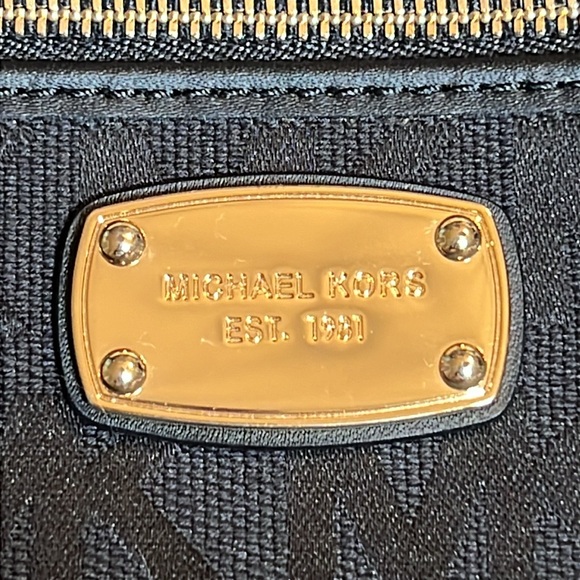 Michael Kors small bag - Picture 3 of 11